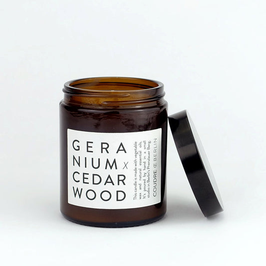 COUDRE BERLIN geranium x cedarwood / ESSENTIALS Duftkerze