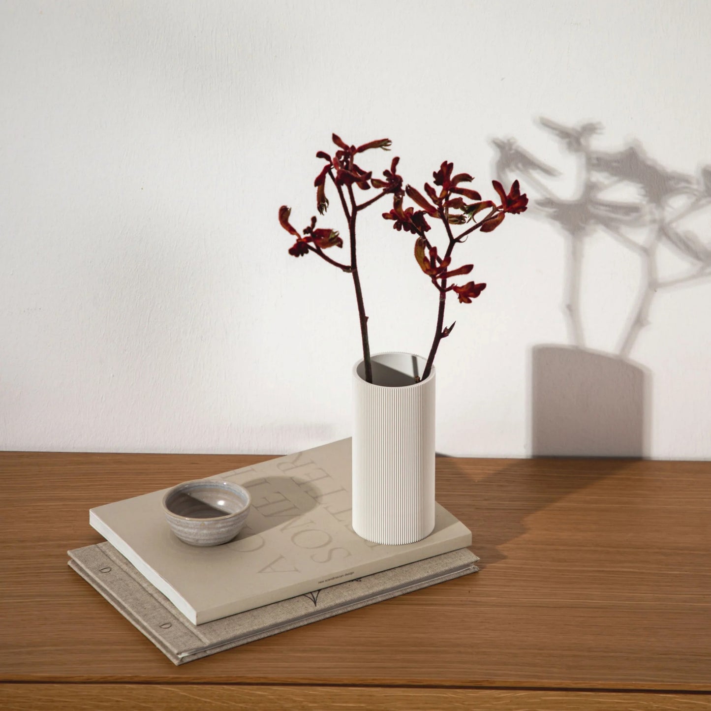 dennismaass. GERADE - VASE hellgrau 8x8x16 cm