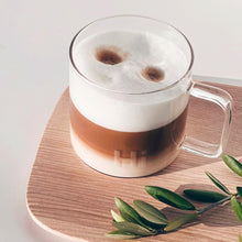 Lade das Bild in den Galerie-Viewer, Goldscherben Trinkglas Hi. mit Henkel