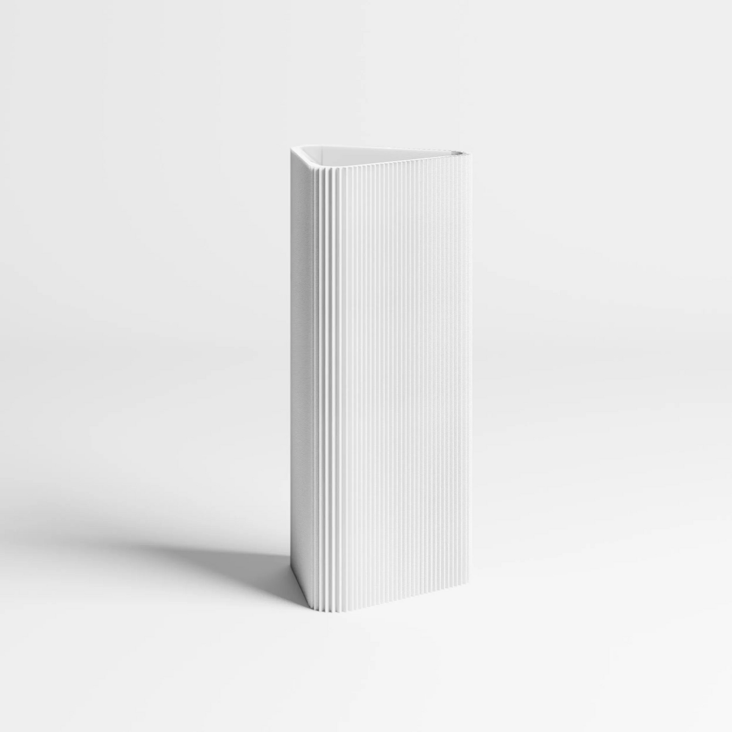 dennismaass. DREIECK - VASE weiß 13x13x16 cm