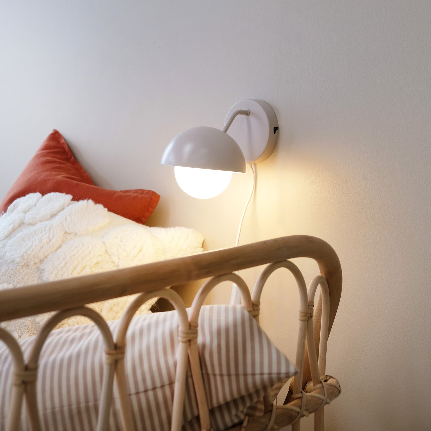 Dyberg Larsen Rose Wandleuchte beige