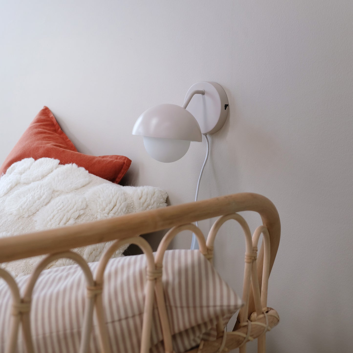 Dyberg Larsen Rose Wandleuchte matt beige