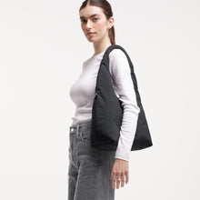 Lade das Bild in den Galerie-Viewer, GOT BAG Cloud Shoulder Bag monochrome black
