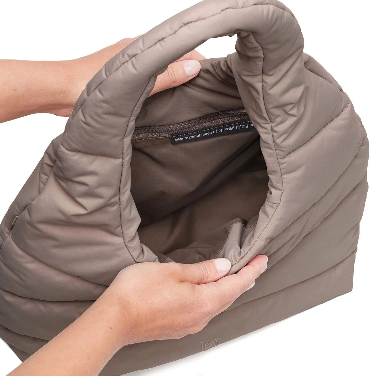 GOT BAG Wavy Puffer Shoulder Bag monochrome oyster