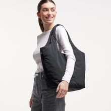 Lade das Bild in den Galerie-Viewer, GOT BAG Cloud Tote Bag monochrome black
