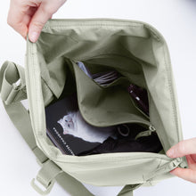 Lade das Bild in den Galerie-Viewer, GOT BAG Messenger Bag monochrome porpoise
