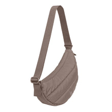 Lade das Bild in den Galerie-Viewer, GOT BAG Puffer Moon Bag small monochrome oyster
