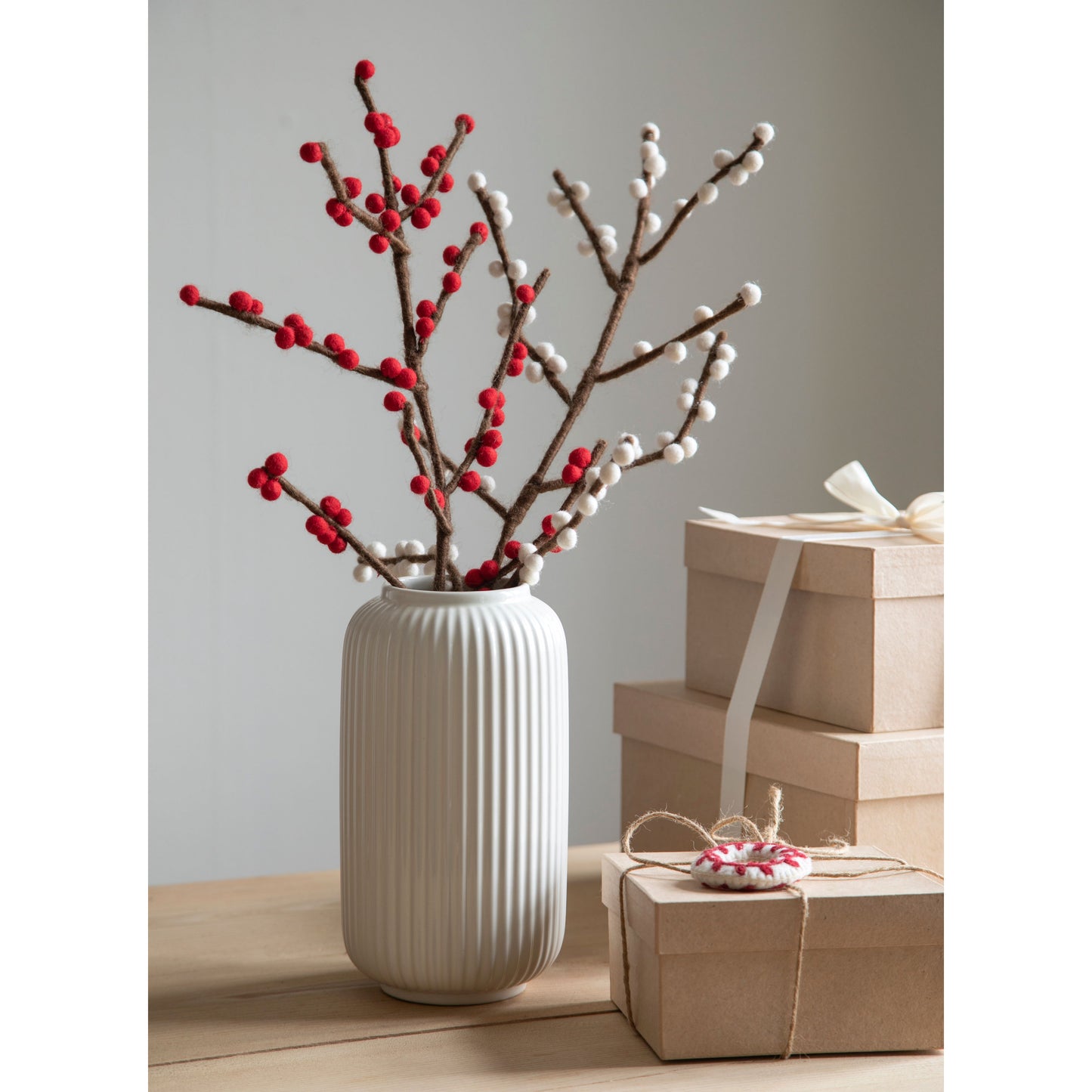 Gry & Sif Filzzweig mit roten Beeren