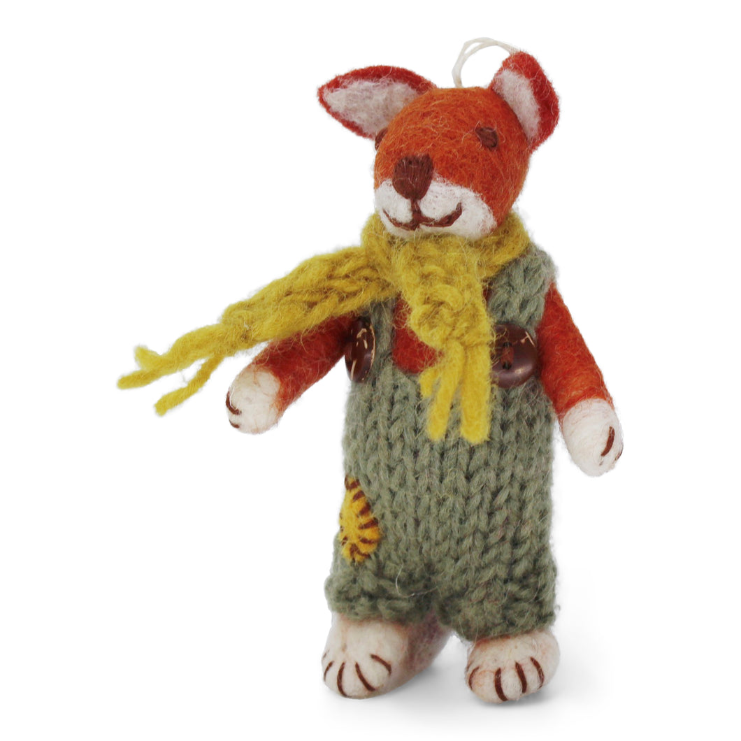 Gry & Sif Fuchsjunge klein mit grüner Hose und ockerfarbenem Schal
