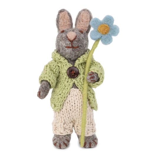 Gry & Sif Hase grau mit Jacke, Hose und blauer Anemone