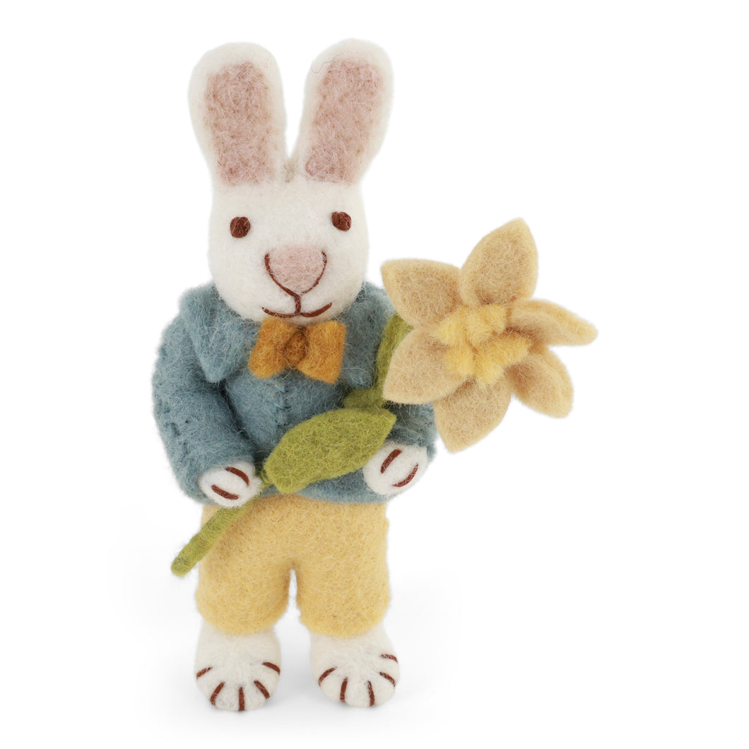 Gry & Sif Hase weiß mit blauer Jacke und Narzisse