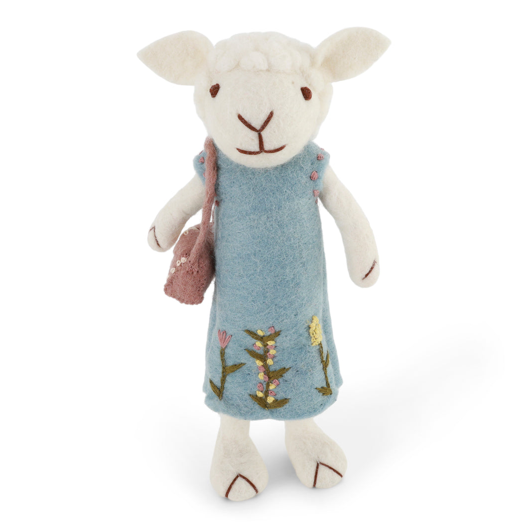 Gry & Sif Schaf weiß groß mit hellblauem Kleid und Tasche