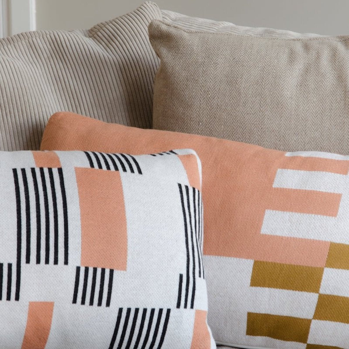 Home Delight Indy Kissen 50x30 cm gestrickt korallenrot