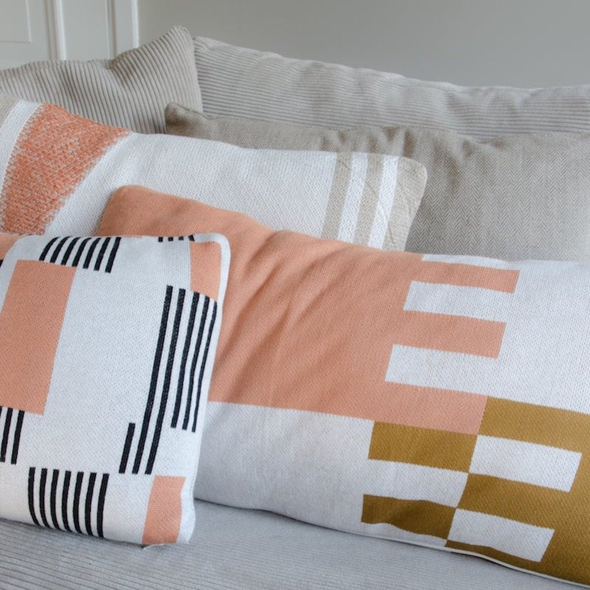 Home Delight Indy Kissen 50x30 cm gestrickt korallenrot