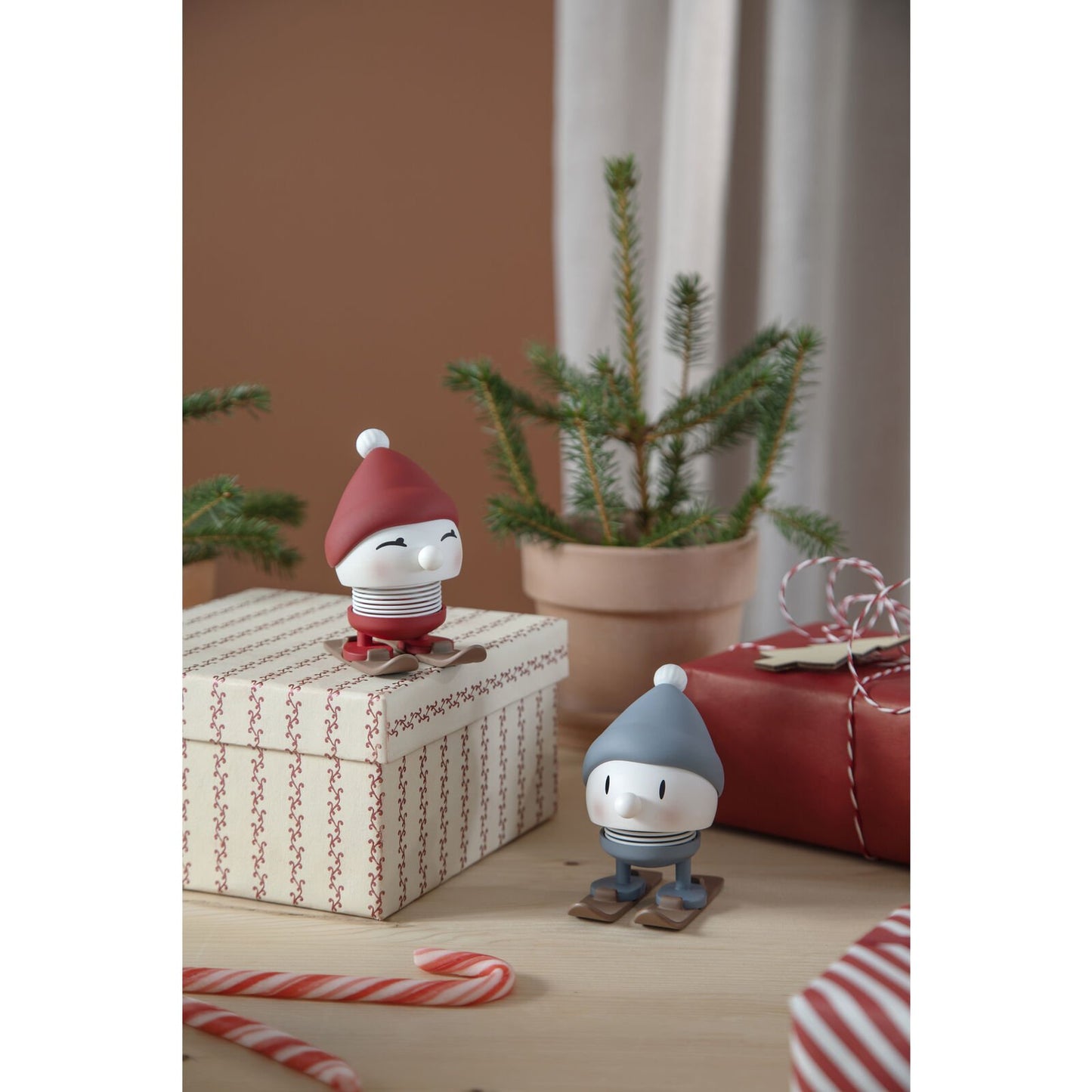 Hoptimist Design Dekofigur Soft Skiing Bumble S sky