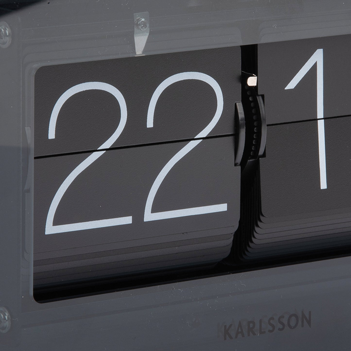 Karlsson Tischuhr Boxed Flip schwarz