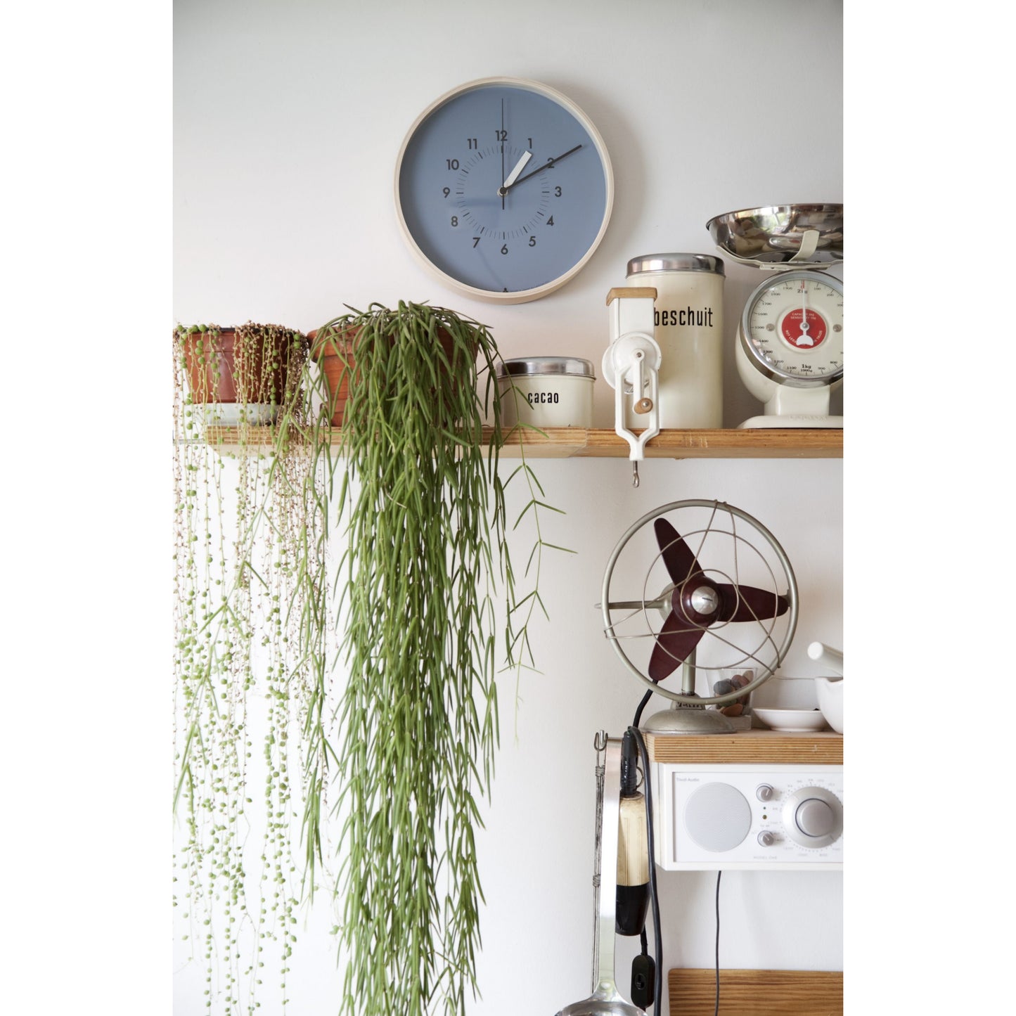 Lemnos Wanduhr Awa Soso blau