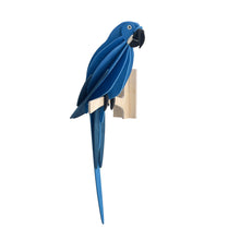 Lade das Bild in den Galerie-Viewer, Lovi Papagei blau - Hyazinthara Dekofigur Birke
