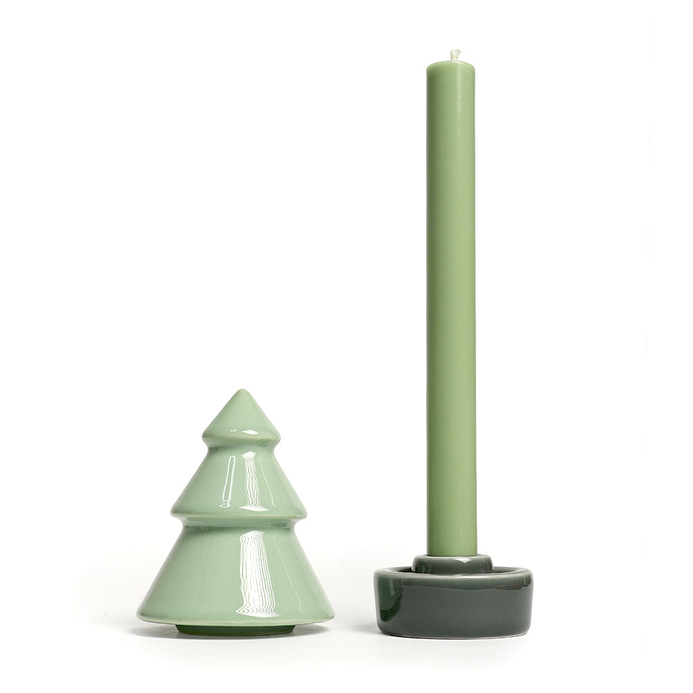 not the girl who misses much X-Tree Salbei bestehend aus Deko-Tannenbaum und Kerzenhalter aus Keramik.