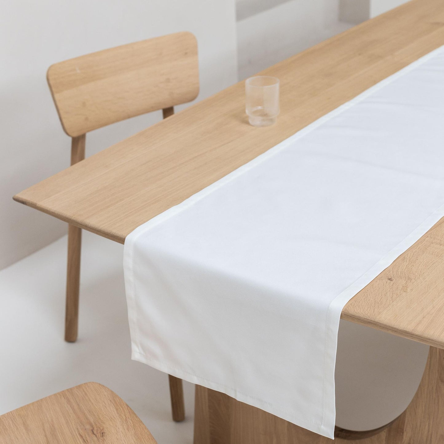 Textilwerk Tischläufer 40x150 cm Schneeflocken grau