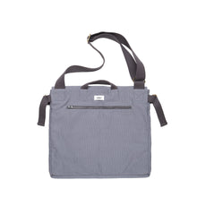 Lade das Bild in den Galerie-Viewer, The Organic Company Big Shoulder Bag Hayao - grey blue
