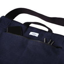 Lade das Bild in den Galerie-Viewer, The Organic Company Big Shoulder Bag Rei - dark blue
