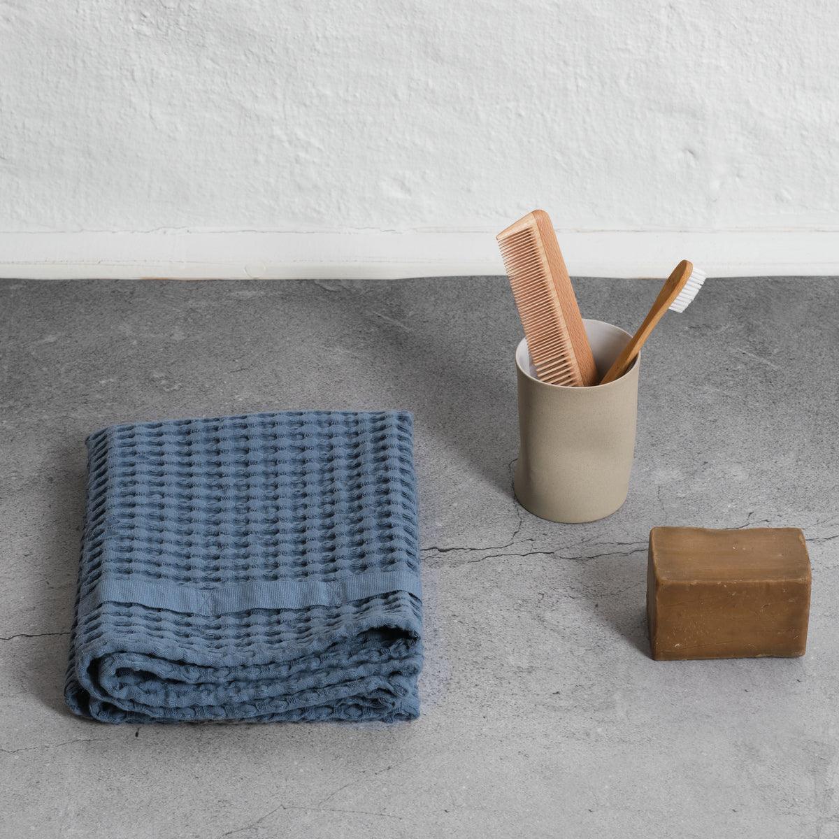 The Organic Company Big Waffle Handtuch grey blue