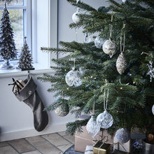 Lade das Bild in den Galerie-Viewer, Lene Bjerre Weihnachtsstrumpf Mistle H 39 cm grau
