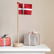 Lade das Bild in den Galerie-Viewer, Novoform Design Tischflagge Dänemark
