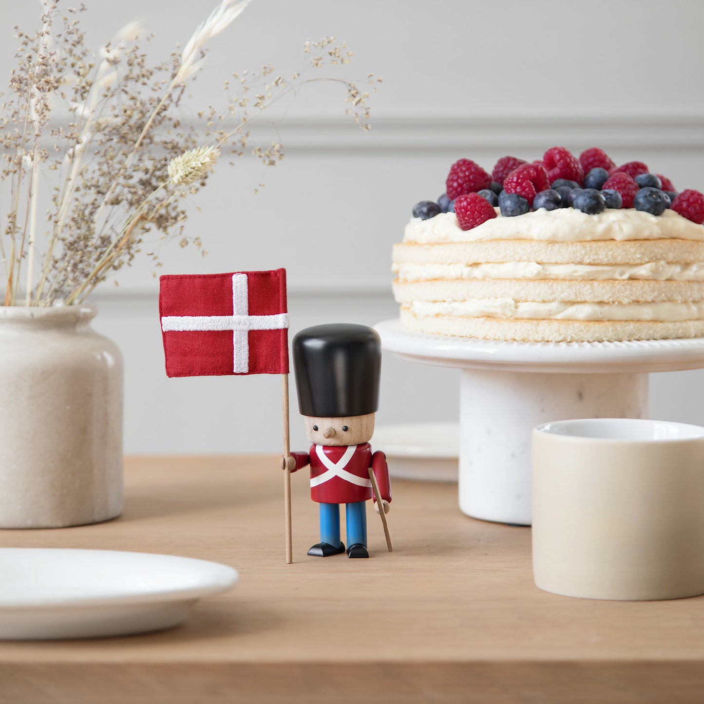 Novoform Design Dekofigur Danish Royal Guard red