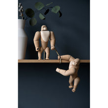 Lade das Bild in den Galerie-Viewer, Novoform Design Dekofigur Mini Gorilla
